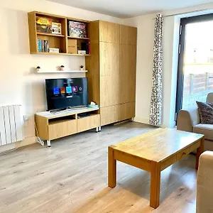Modern With Private Terrace , Edinburgh United Kingdom